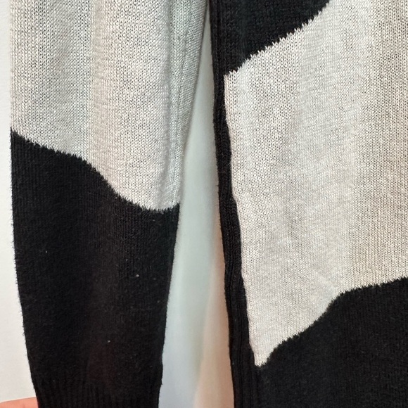 Volcom Chevron Black & Off White Knit Long Sleeve Sweater Dress Size Small S - Picture 7 of 13